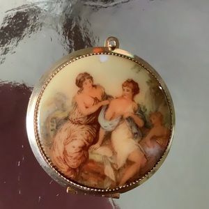 Pendant locket